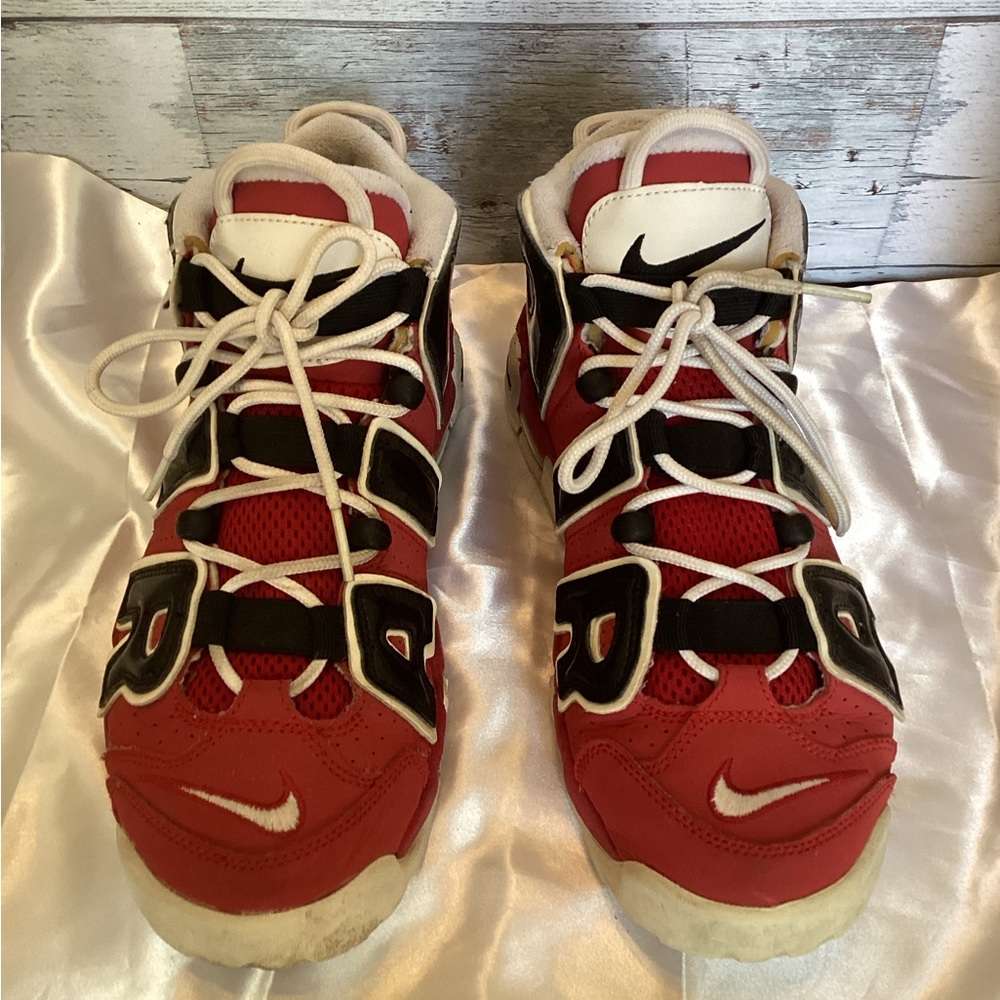 2016 Nike Air More Uptempo “BULLS”Varsity Red Youth Basketball Shoes Size 6.5 Y